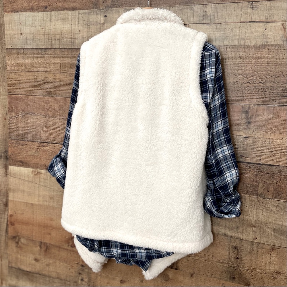 SHERPA VEST with Pockets⭐️Excellent Like New Condition - Picture 3 of 11